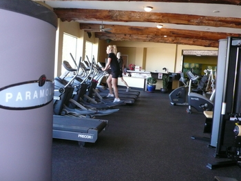 Free use of nearby West Coast Fitness Centre 1 block North