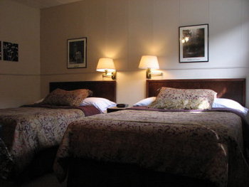 Family unit with 2 double beds