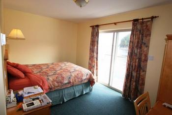 Queen Guest Room